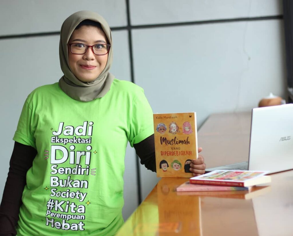 Kalis Mardiasih Penulis Buku Muslimah yang Diperdebatkan